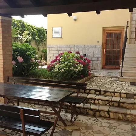 Pensión Katja With Garden And Pool 3*