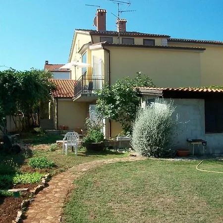 Gostinjska kuća Katja With Garden And Pool