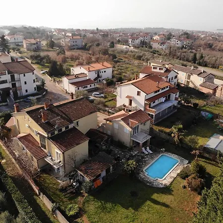 Katja With Garden And Pool Gostinjska kuća Porec
